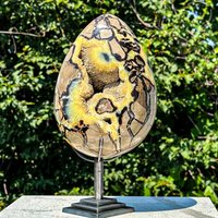 A natural dragon egg sculpture, revealing the interior of a crystal,is perfect for bohemian-style home décor,holiday decorations