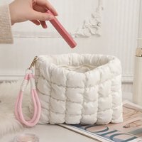 Cute Puffer Quilted Makeup Bag Women Girl Cosmetic Bag Puffy Travel Toiletry Pouch Checkered Zipper Bag Makeup Organizer Bag