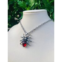Gothic Punk Sliver Color Simulation Spider Insect Red Oval Crystal Pendant Necklace for Women Men Hallowmas Jewelry Accessories