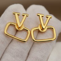 New Sight Design Luxury Metal Letter V Stud Earrings for Women Fashion Brand Brand Jewelry Simple Style Hollow Earrings
