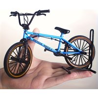 AliExpress NONE Premium 1/8 scale mini BMX finger bike - cast aluminum alloy, collectible toy for enthusiasts - three colors available