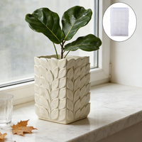 Leaf-patterned silicone molds are easy to unmold, making it easy to create sophisticated scented candle jars for home décor, han