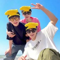 Hot New Portable humorous Funny Giant Hand Palm Sun Hat Creative UV Protection Cap Adjustable Headband cute child gift toy