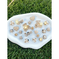 22 pieces of gold diamond bears, diamond flowers, stars, letters Queen, ABS pearl love shoe buckles DIY decorations, multifuncti
