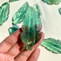 1pc Green Fluorite Feather With Bright Color Exquisite Shape Smooth Surface Suitable for Decoration Collection and Gift