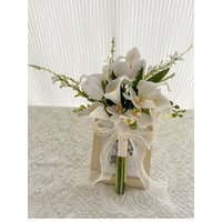 White Artificial Calla Lily Holding Flower Bouquet Bridal Wedding Bouquet Wedding Photography Prop Party Ceremony Anniversary