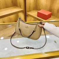 High-End Leather Diaper Bag for Women Classic Designer Paris Casual Simple Trendy Vintage Style with Comfortable Shoulder Strap