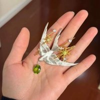 Luxury Retro Silver Starry Swallow Brooch Exquisite Unique Design High Grade Lapel Pin Fashion Accessories