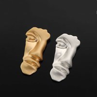 Creative Half-Piece Mask Alloy Brooch Personality Fashion High-End Party Dress Coat Pin Decoration Holiday Girl Jewelry Gift