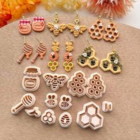 Honeycomb Cookie Cutter Cartoon Bee Pattern Fondant Biscuit Embosser Mold Gingerbread Craft DIY Fondant Cake Decorating Tool