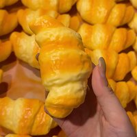 Slow Rising Croissant Squishy Fidget Toy Soft Squeeze Sensory Toy Anti-Anxiety Stress Relief Decompression Plaything