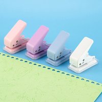 。Kawaii Office School Supplies Stationery Items Mini Hole Punch 1 Hole Cute Paper Punch Portable Round Hole Puncher Paper Cutter