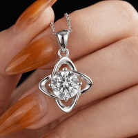 1Pc 0.8Carat Synthetic Moissanite Pendant Necklace with A Four-leaf Clover Design.