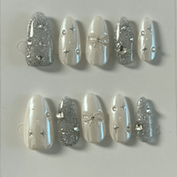 10 pieces of hand-pressed almond-shaped nails, beautiful false nails, silver color, cute and sweet, suitable for ladies to use