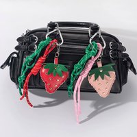 Fashion Style Cute Strawberry Keychain Cute Style Leather Braided Rope Heart Phone Chain Bag Highend Pendant Luxurys Designer