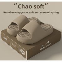 2026 new slippers for men and women, summer home with thick soles and a feeling of stepping on feces, bathroom slippers for wome