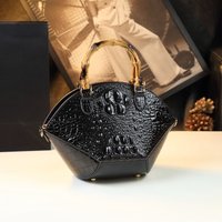 Hard leather women's bag, 2026 new fashionable bamboo-patterned handbag, shell-style messenger bag with crocodile pattern