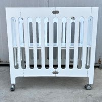 Portable Modern White Mobile Girl Adjustable Foldable Wooden Cribs Bed Baby Cot with Lit Bebe for Kids' Use