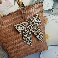 Single Leopard Print Bow Pendant • Elegant Zinc Alloy Keychain Accessory, Suitable for Women's Handbags, Wallets, and Keychains • Durable and Stylish Design