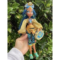 Genuine New Doll Monster High Series Collectible Clawdeen Wolf Cleo De Nile Draculaura Collection Figure Model Dress Up Toys
