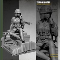 Yufan Model 1/35 Female Soldier+platform Resin Soldier Colorless and self-assembled YFWW-2001