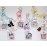 Cartoon Acrylic Keychain Featuring Characters From Another World, A Cute Anime style Pendant.