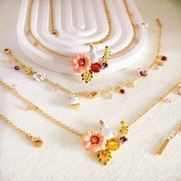 2026 Dopamin-Ästhetik 18K vergoldetes, emailliertes Zauberhase-Blumen-Schmuckset: Halskette, Armband und Schlüsselbeinkette für Damen
