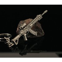 9cm Mini Gun Model Keychain QBU-191 Model Jewelry Weapon Metal Pendant Key Chain Chaveiro Bag Car Key Holders Gift For Kids Men