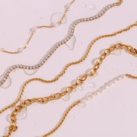 E.B.belle Edelstahl PVD-beschichtete wasserdichte Fußkettchen mit Strass, Zirkonia und Süßwasserperlen in Goldfarbe für Damen