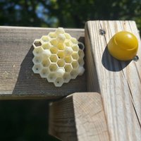 1Pc realistic hanging wasp repellent made of sturdy plastic. No batteries needed, safe and eco-friendly for wasp prevention.