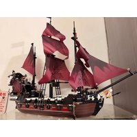 2026 New Queen Anne's Red Ship Building Block Toys New Year's Birthday Building Blocks