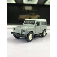 TSC 1:64 simulation zinc alloy Classic Defender Works V8 Islay Edition model car, static ornament, metal collectible gift car