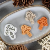 2PCS Mushroom Cookie Cutters 3D Embossing Press Mold No-Power Shaping Tool for Fondant Clay Gingerbread Christmas Thanksgiving