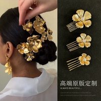 Deluxe Pearl Flower French Style Hair Comb Retro Court Luxury Noble Hairclip Elegant and Fashionable Hair Accessory for Women
