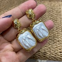 Retro Wrinkled Square Pearl Earrings Women's Fashion Jewelry Elegant Classic Pearl Stud Earrings
