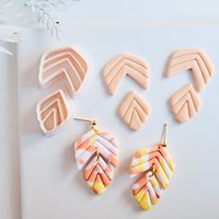 2pcs Bohemian Plant Theme Jewelry Clay Molds, Embossed Wavy Leaves Shape Polymer Clay Cutters for DIY Pendants Earrings Making