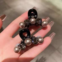 Pearl Fashion Small Hair Claw for Women Hair Clip Girl Black Hairclip Lady Elegance Mini Hairpin Hair Styling Accessories Korean