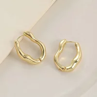 Huitan New Trendy Glossy Irregular Female Hoop Earring Elegant Noble Ear Accessories Aesthetic Luxury Wedding Promise Jewelry