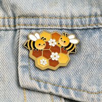 Cute Bee Enamel Pin Floral Brooch for Jackets Backpacks Nature Lovers Gift Kawaii Jewelry Clothing Decoration