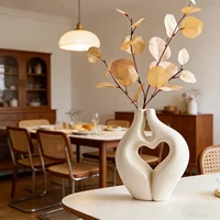 Creative Love Vase Heart-Shaped Vase, Modern Minimalist High-End Home Decor Elegant Minimalist Modern Decoration Plastic Vase