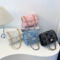 1PC Ladies' fashionable armpit handbag, Featuring an Exquisite Lock And Chain Decoration, Ideal for Those Prefer This Bag Style