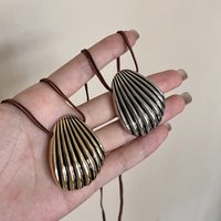 Retro Metal Shell Pendant Necklace Brown Leather Cord Sweater Chain Light Luxury Women Party Jewelry Gift