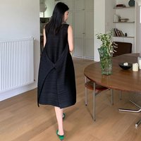 Miyake Pleated Square Neck Black Dress for Women with A Smooth Loose Fit Luxury Customized Elegant Sleeveless Mid Length Dress