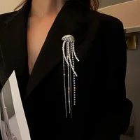 Exquisite ZAA Jellyfish Brooch Men's Fashion Suit Pin Shiny Rhinestone Pearls Long Tassel Brooches for Women Party Accessories