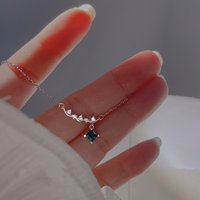 Emerald Zircon Smile Arc Necklace for Women Vintage Simple Light Luxury Collarbone Chain Necklaces Jewelry Gift Wedding Party
