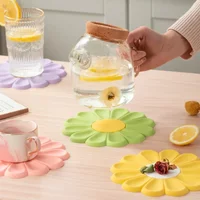 Durable Daisy Shape Silicone Coaster Heat Resistant Non-slip Pot Cup Tableware Placemat Kitchen Accessories Table Decoration