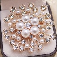 Elegant Pearl Flower Brooches For Women Luxury Rhinestone Flower Brooch Pins Dress Suit Accessries Wedding Party Jewelry Gifts