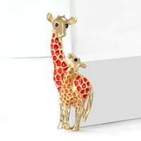 New Personalized Alloy Enamel Double Giraffe Brooches For Women Men Fashiob Lovely Animal Brooch Pins Casual Party Jewelry Gifts
