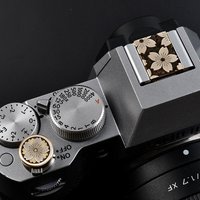 Brass Aluminum Alloy Carving Hot Shoe Cover Dustproof Anti-Scratch Decor Cap for Fujifilm XT4 XT5 X100VI Canon Camera