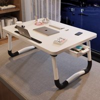 Ein Nachttisch, der die Installation nicht benötigt hat, ein Computertisch und ein tragbarer kleiner Tisch für das Schlafzimmer
